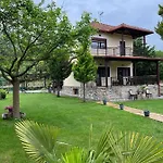 Zeus Viewpoint Villa: Three Floors Of Beauty * Neos Panteleimonas