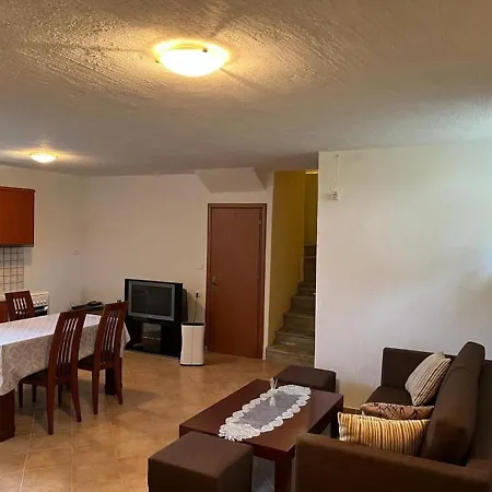 בית נופש Aethera Villa ניו פנטלימונאס